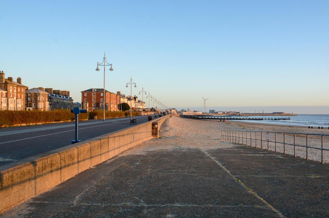 Sea Views Stunning 2 Bedroom Apartment Lowestoft Exterior foto